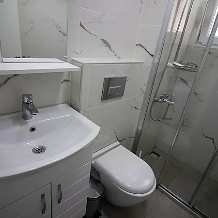 Nilada Apartment *